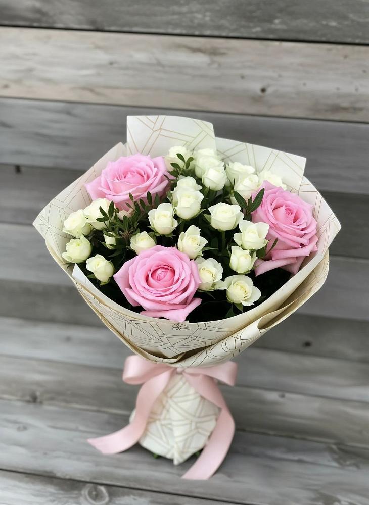 Букет цветов из: Розы в Цильне