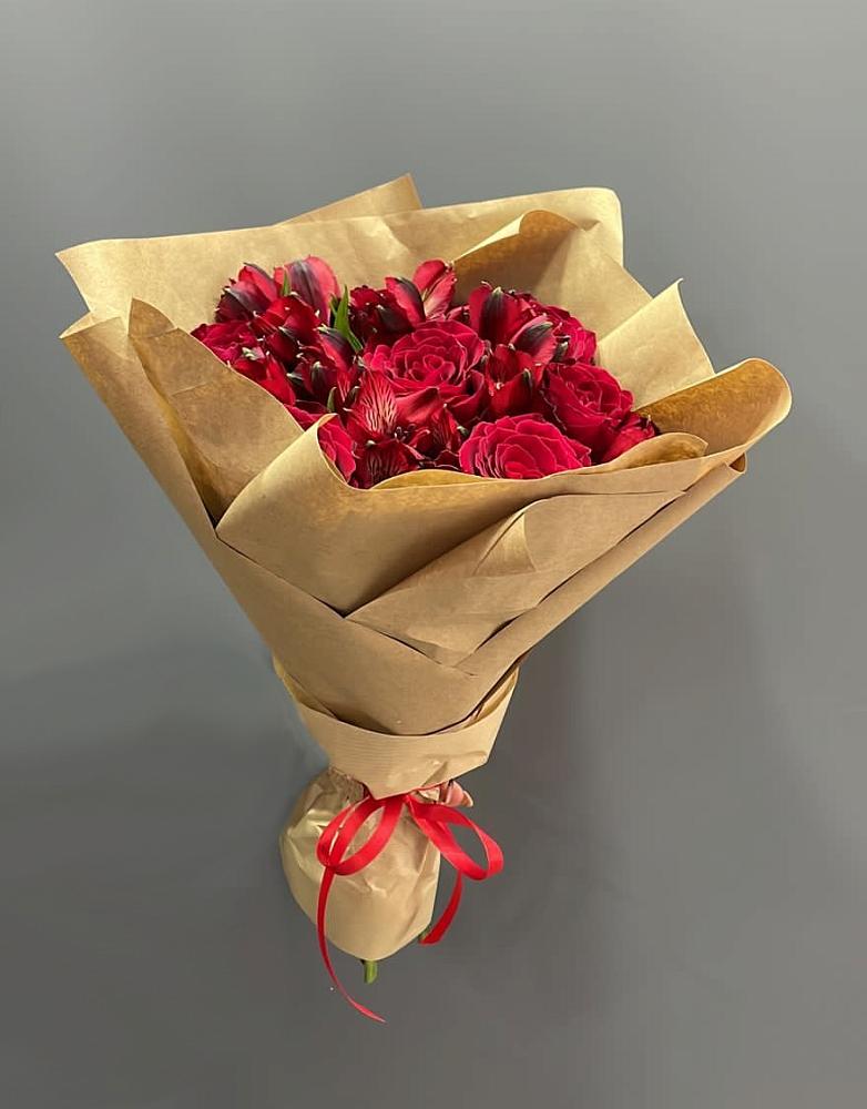 Букет цветов из: Альстромерии и Розы в Цильне