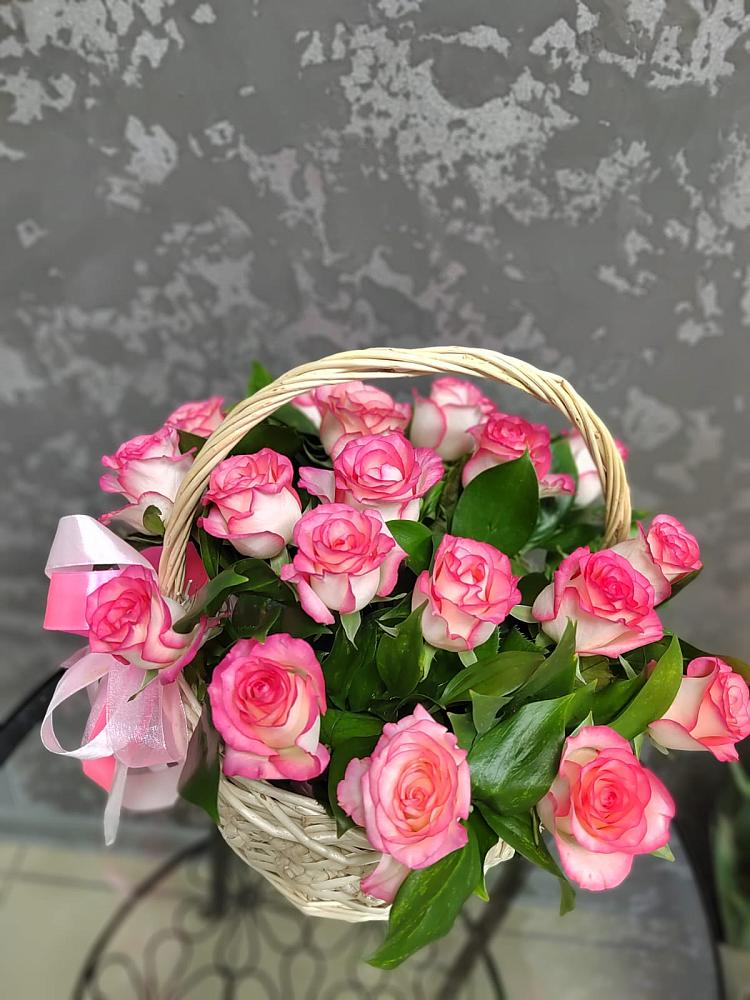 Цветочная композиция из Розы в корзине в Цильне