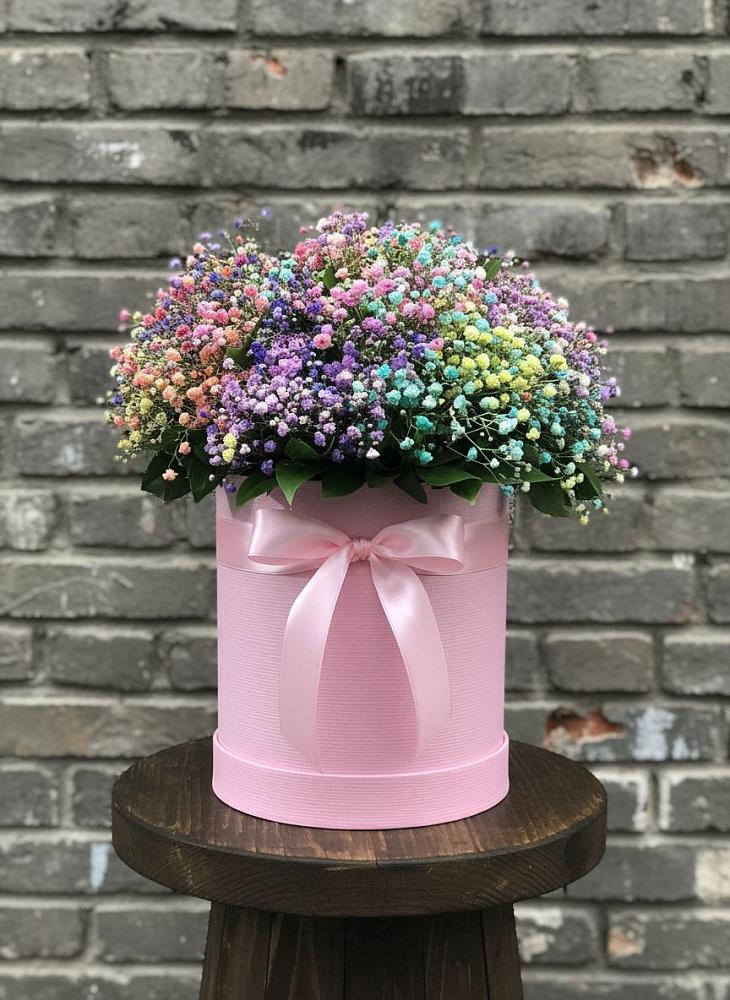 Цветочная композиция из Гипсофила и Розы в шляпной коробке в Цильне