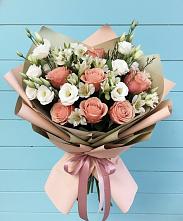 Букет цветов из:  Розы, Альстромерии и Лизиантусы в Цильне