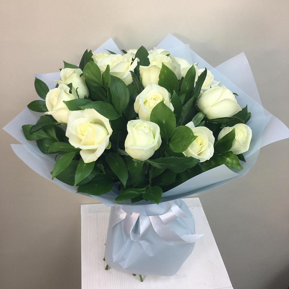 Букет 15 Белых роз Проуд в Цильне