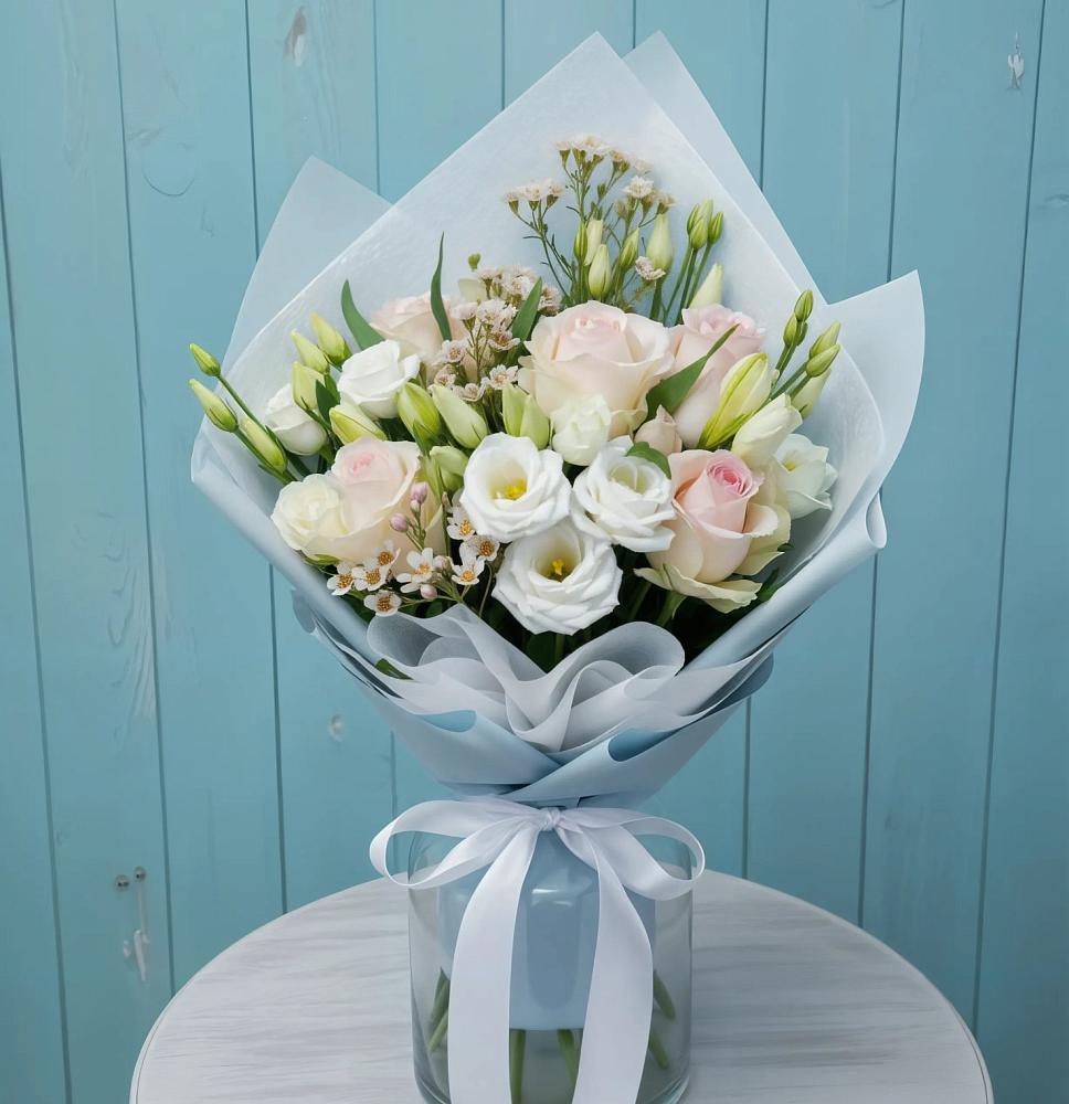 Букет цветов из: Розы и Лизиантусы в Цильне