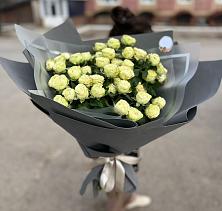 Букет Белые кустовые розы Солинеро в Цильне