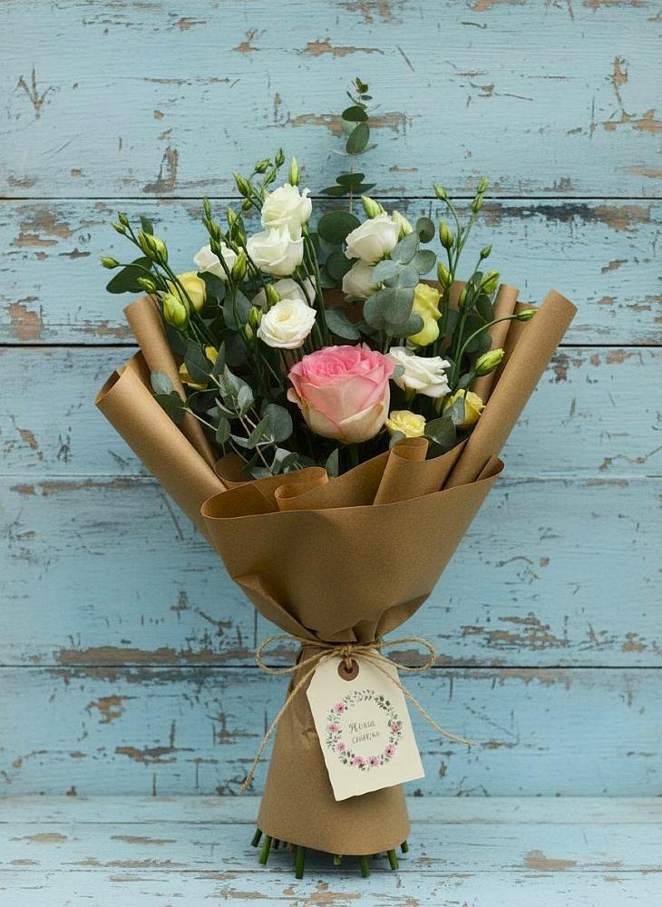 Букет цветов из: Розы и Лизиантусы в Цильне