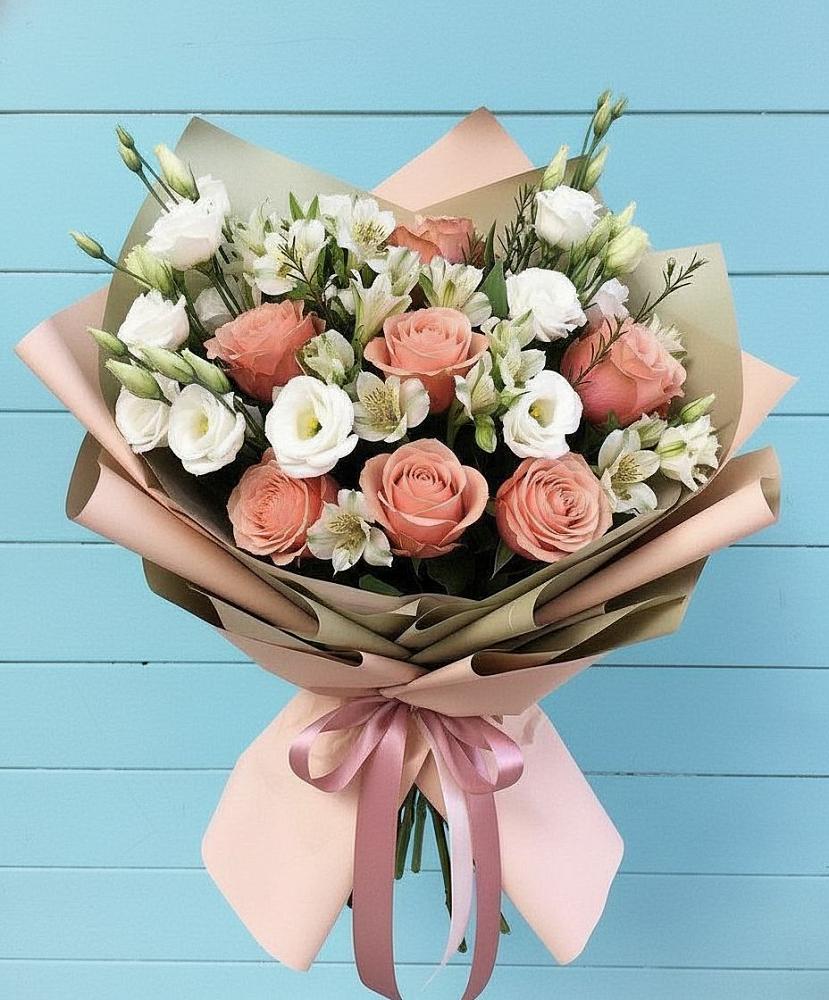 Букет цветов из: Розы, Альстромерии и Лизиантусы в Цильне