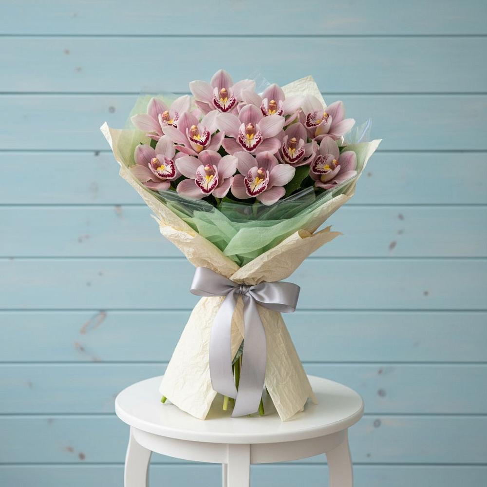 Букет цветов из: Орхидеи и Розы в Цильне