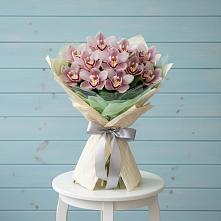 Букет цветов из:  Орхидеи и Розы в Цильне