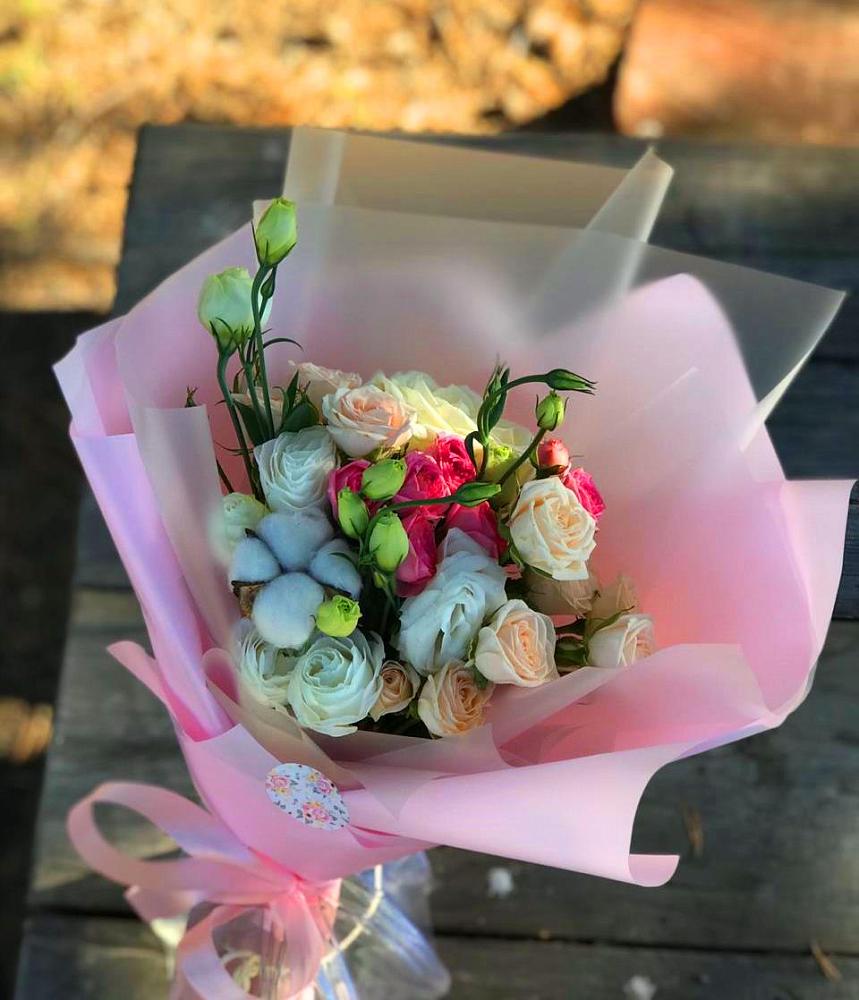 Букет цветов из: Розы и Лизиантусы в Цильне