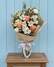 Букет цветов из:  Альстромерии, Лизиантусы, Розы и Хризантемы #REPLACE_PRED# Цильне