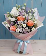 Букет цветов из:  Лизиантусы, Розы, Альстромерии и Гипсофила в Цильне