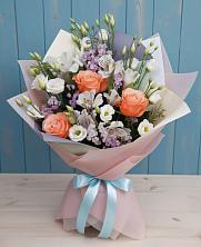 Букет цветов из:  Лизиантусы, Розы, Альстромерии и Гипсофила в Цильне