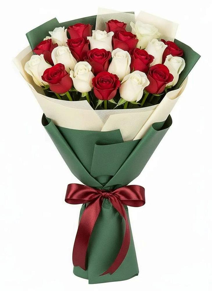 Букет Микс из красных и белых роз в Цильне