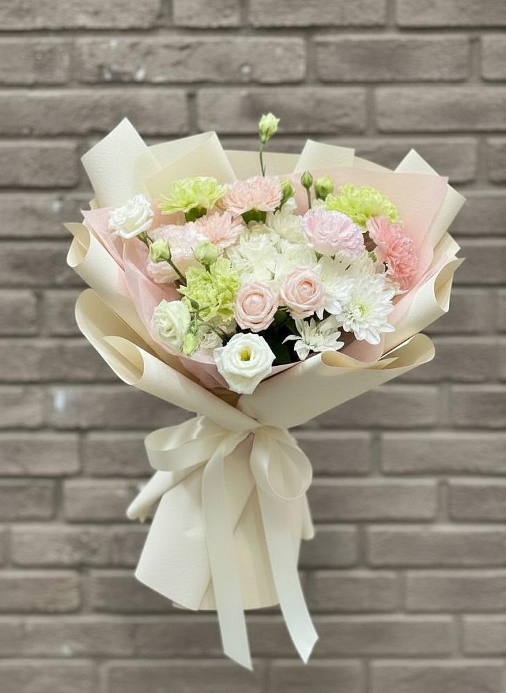 Букет цветов из: Гвоздики, Розы, Лизиантусы и Хризантемы в Цильне