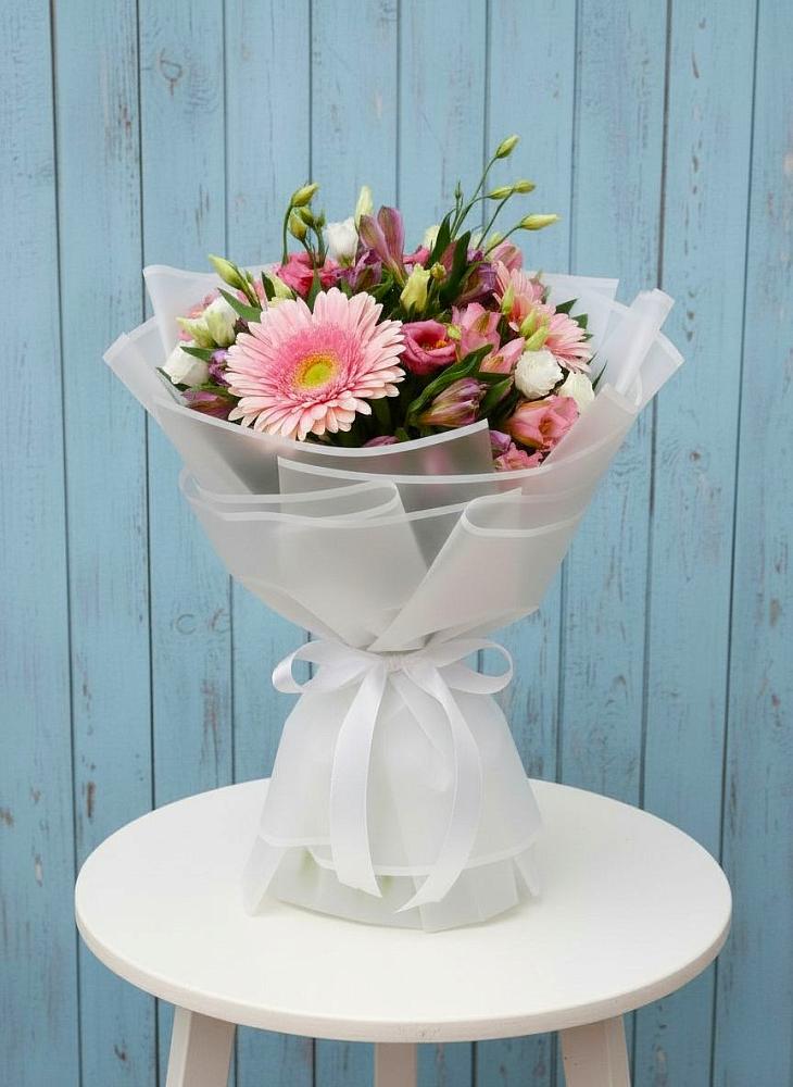 Букет цветов из: Герберы, Альстромерии и Лизиантусы в Цильне