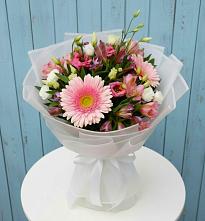Букет цветов из:  Герберы, Альстромерии и Лизиантусы в Цильне