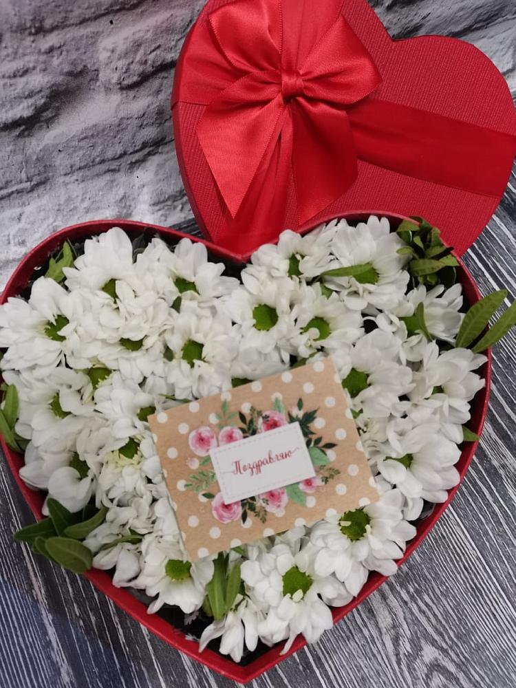 Цветочная композиция из Хризантемы в виде сердца в Цильне