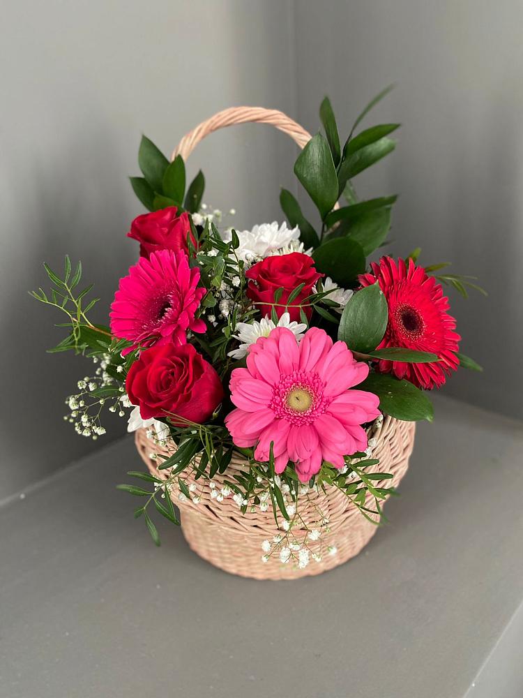 Цветочная композиция из Розы, Хризантемы и Герберы в корзине в Цильне