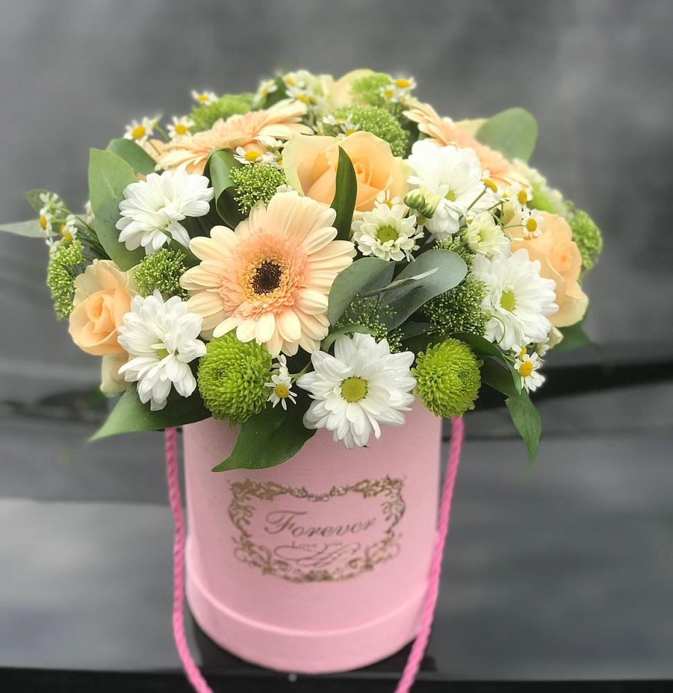 Цветочная композиция из Розы, Герберы и Хризантемы в шляпной коробке в Цильне