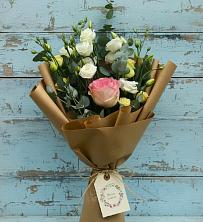 Букет цветов из:  Розы и Лизиантусы в Цильне