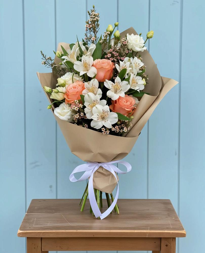 Букет цветов из: Альстромерии, Лизиантусы, Розы и Хризантемы в Цильне