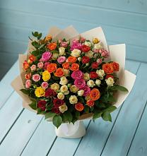 Букет Микс из разноцветных кустовых роз в Цильне