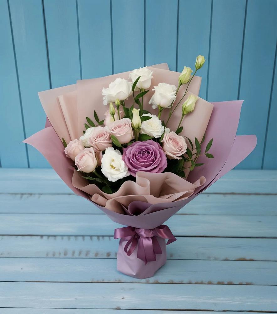 Букет цветов из: Розы и Лизиантусы в Цильне